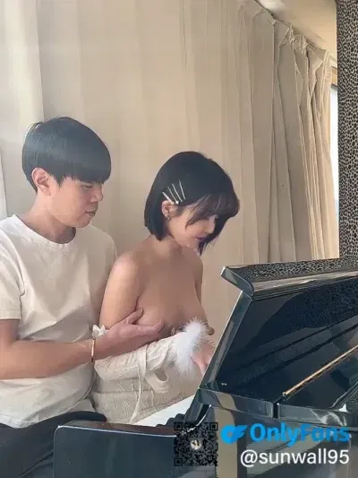 sunwall95 piano girl with big boobs 3